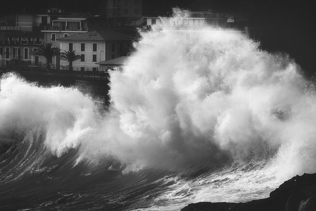 photo-wallpaper-tsunami-in-the-village-x