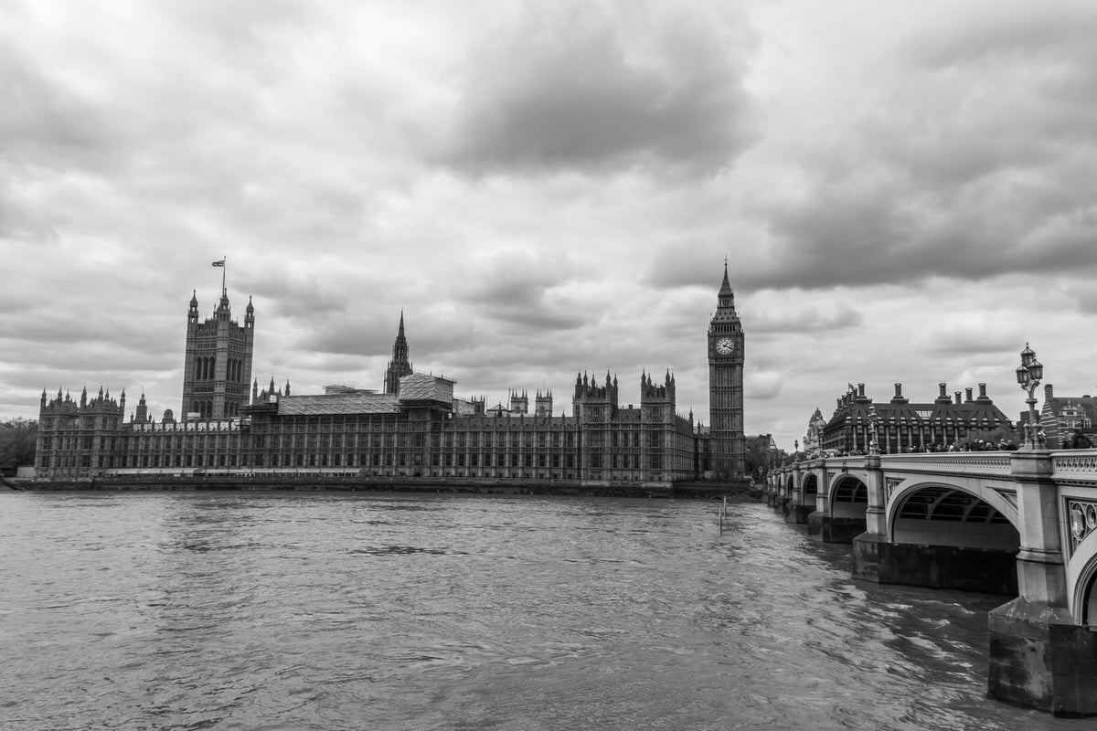 photo-wallpaper-clouds-over-london