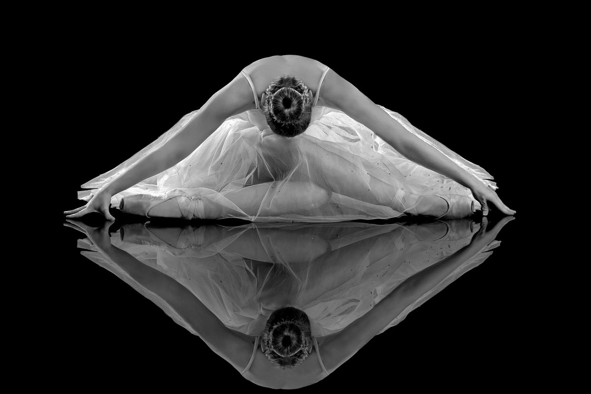 photo-wallpaper-ballerina-reflection