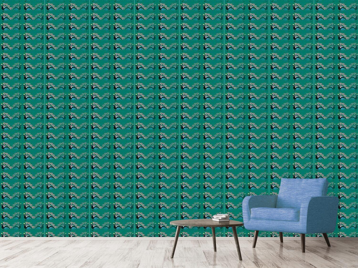 patterned-wallpaper-peacocks-showing-off