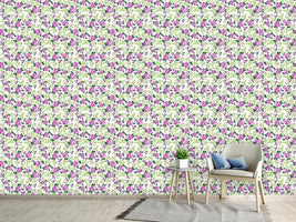 patterned-wallpaper-roses-in-violets-garden