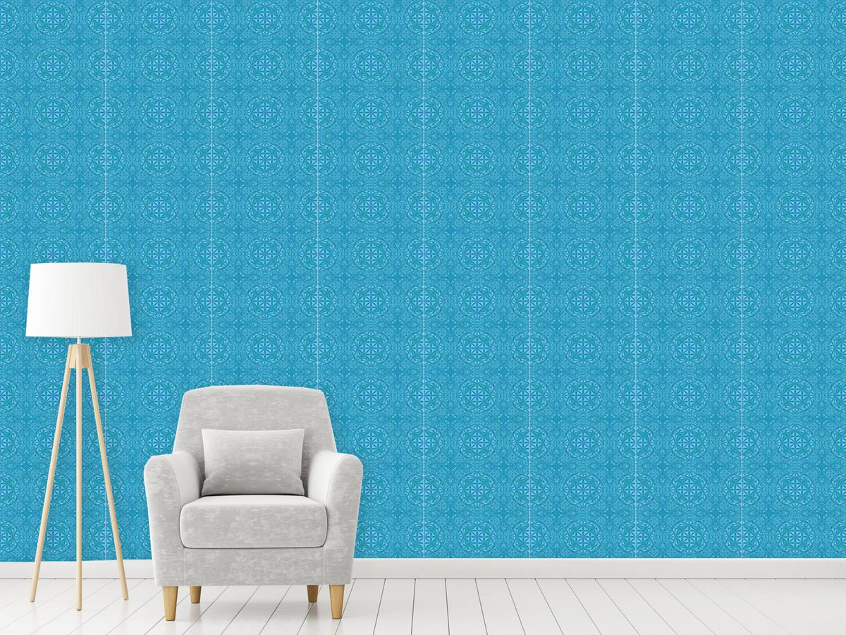 patterned-wallpaper-in-the-ballroom-of-the-ice-queen