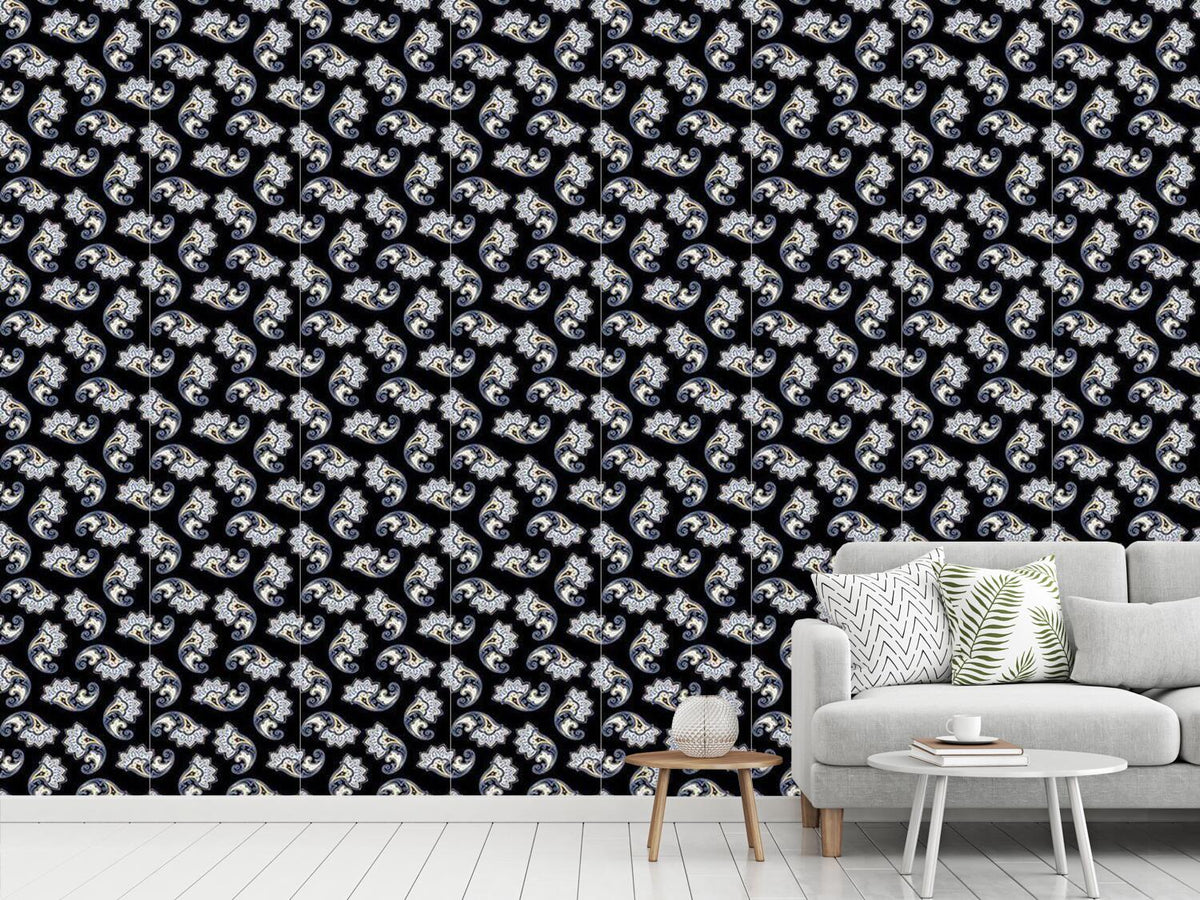 patterned-wallpaper-dark-paisley